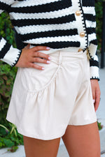 LEATHER SHIRRING WIDE FIT SHORTS