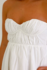 STRAPLESS WHITE TEXTURED BABYDOLL DRESS