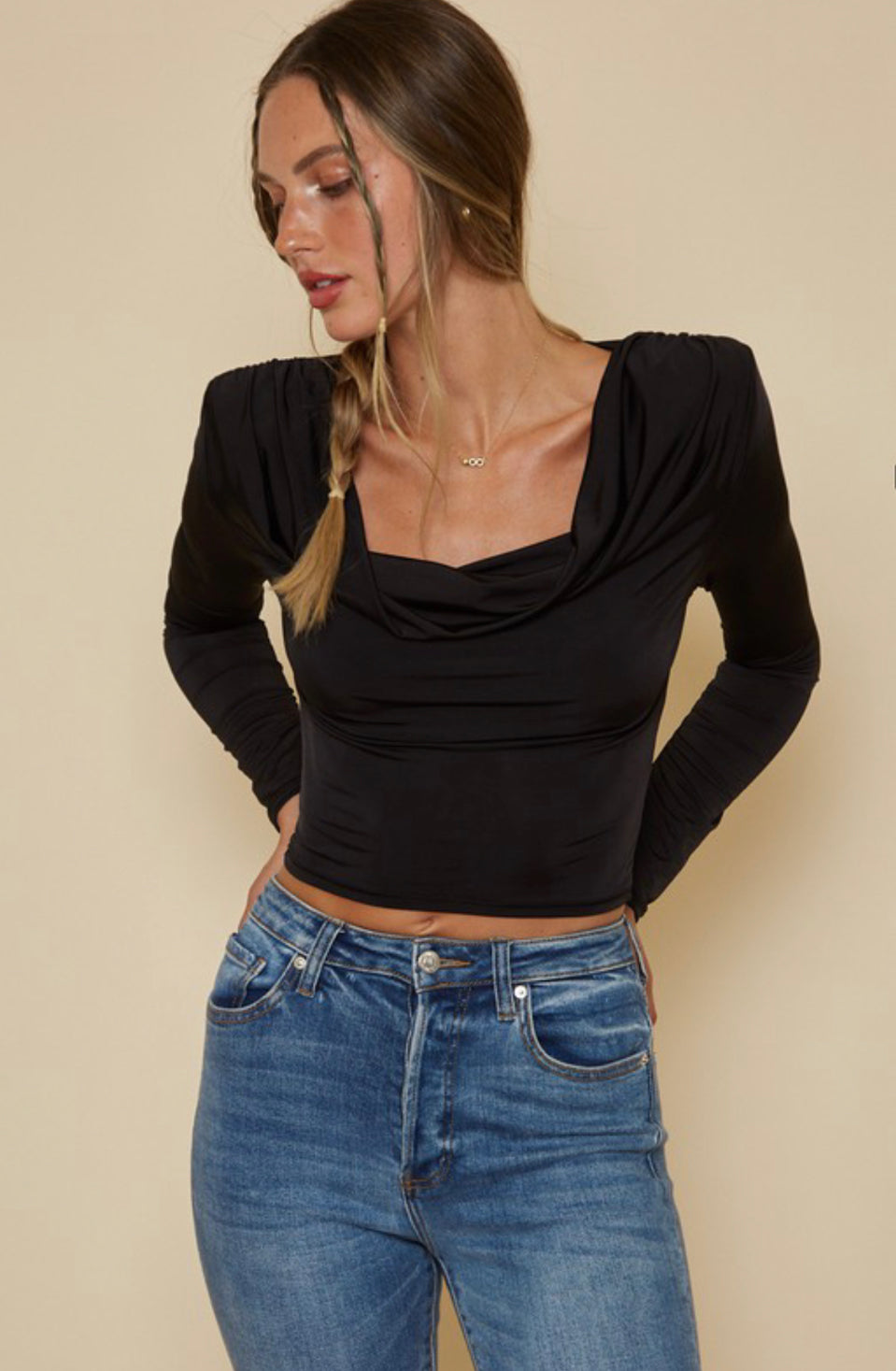 SHOULDER PAD TOP IN BLACK