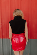 FAUX LEATHER BELTED SKIRT IN RED